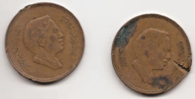 TWO (2) Jordan 1387-(1968) Hussein bin 10 FILS bronze 28mm circulated KM# 16 - Image 1 of 4