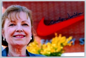 Carolyn Davidson Hand Signed 4x6 Photo - Creator of the Nike Swoosh - Picture 1 of 2