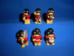 ROYAL GUARD TEDDY BEARS Set of 6 Mini Plastic FIGURINES Bearskin Cap Toy Figures - Picture 1 of 5