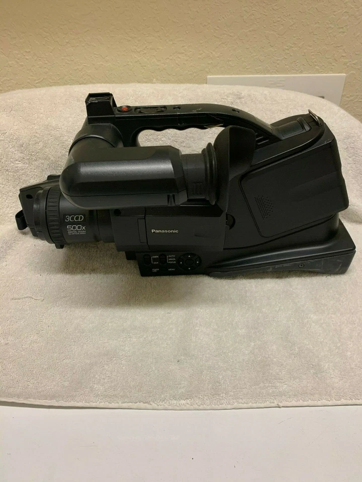 Panasonic AG-DVC20P MiniDV Professional Video Camcorder - Image 1 of 1