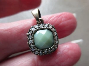 PRETTY VINTAGE GOLD TONE GREEN GLASS CRYSAL RETRO FOB CHARM PENDANT BRACELET OLD - Picture 1 of 3