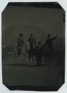 Italie. Ferrotype 1909. Groupe de touristes à cheval au Vésuve. Volcan. Vesuvio. - Picture 1 of 2