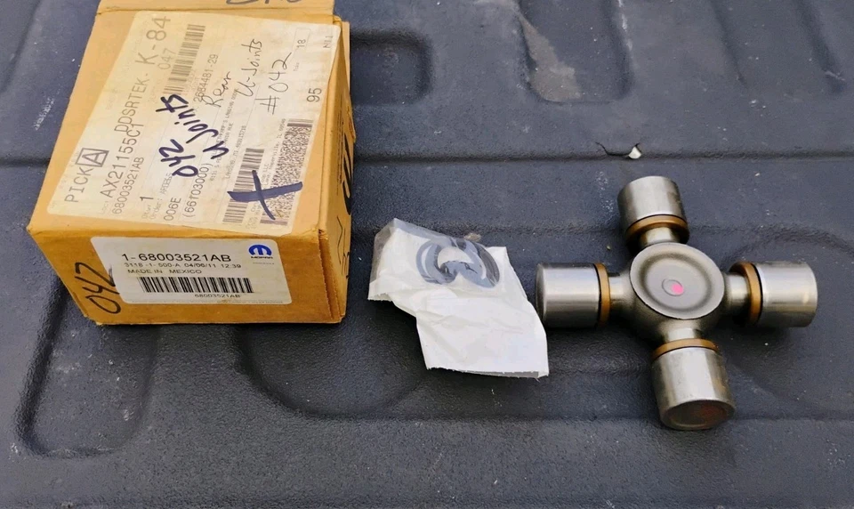 NOS Genuine Dodge U-Joint Kit Mopar 68003521AB - Sold Each - Изображение 1 из 1