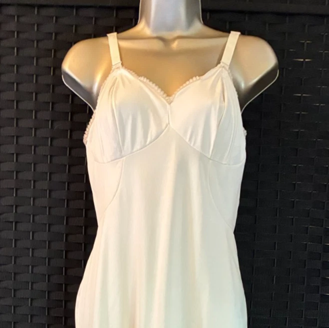 Sirena de Oficina Formal Larga Vintage Años 60 KOMAR FULL SLIP BEIGE Talla 32 Pequeña NYLON Foto 1 de 4