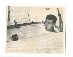 Original August 5 1953 Ted Williams In Whirlpool 7 X 9 Wire Photo - Picture 1 of 2