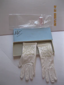 Vintage La Regale LTD Nylon Stretch/Beaded White Formal Gloves Ladies One Size - Picture 1 of 4