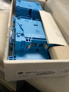 NUOVA SCATOLA DI 5 MORSETTIERE ALLEN BRADLEY 1492-J120-B BLU - Foto 1 di 1