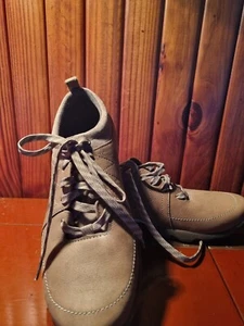 MERRELL BEIGE LEATHER UPPER SNEAKERS SIZE 8 INSOLES-25 CM RRP $189.00 NEW - Picture 1 of 7
