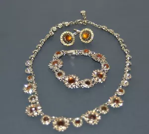 Conjunto de 3 piezas de collar, pulsera y pendientes de colección firmados por las marcas de Louis C tono dorado - Imagen 1 de 10