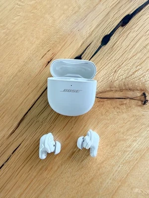 Bose QuietComfort Ultra Earbuds Gen 1 - Image 1 of 2