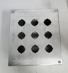 😎 NEW HOFFMAN E9PBGSS 9-HOLE STAINLESS SCREW COVER PUSHBUTTON ENCLOSURE - Picture 1 of 6