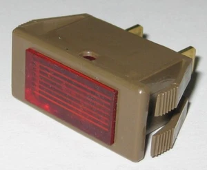 Red Rectangular Panel Mount Indicator Light - 125V - 0.25" Terminals - Chicago - Imagen 1 de 10