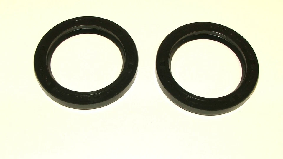PAIR OF FRONT HUB OIL SEALS AUSTIN HEALEY 3000 1959 - 1968 - Image 1 of 1