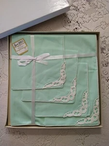 Vintage Kaye Walt Creations Tea Set 4 Napkins Tablecloth 44x44 Mint Green Lace - Picture 1 of 7