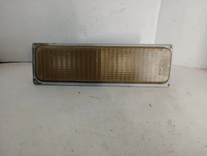 90-93 CHEVROLET C1500 C2500 RH R PASSENGER SIDE TURN SIGNAL MARKER LIGHT HOUSING - Picture 1 of 8