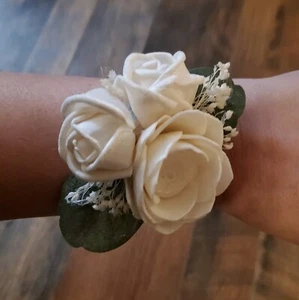 White Wrist Corsage Sola Wood Ivory Prom Mother of the Bride Wedding Flowers - Picture 1 of 2