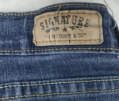 Capri moderno Levi's Signature para mujer 10 puños elásticos lavado oscuro Foto 1 de 4