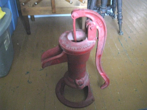 Vintage Antique Columbiana  Red Farm Well Water Hand  Pump. Cast Iron Cover