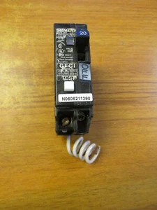 SIEMENS CIRCUIT BREAKER (CHIP) 2P, 20A, CAT# QPF220 .... H-55B - Picture 1 of 5