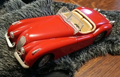 Jaguar XK120 Burago Cabriolet 1/24eme Rouge - Photo 1/4