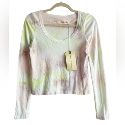 NUEVO CON ETIQUETAS Camiseta Raquel Allegra Tie Dye Manga Larga Recortada Jersey Suave Elástica Camiseta Foto 1 de 4