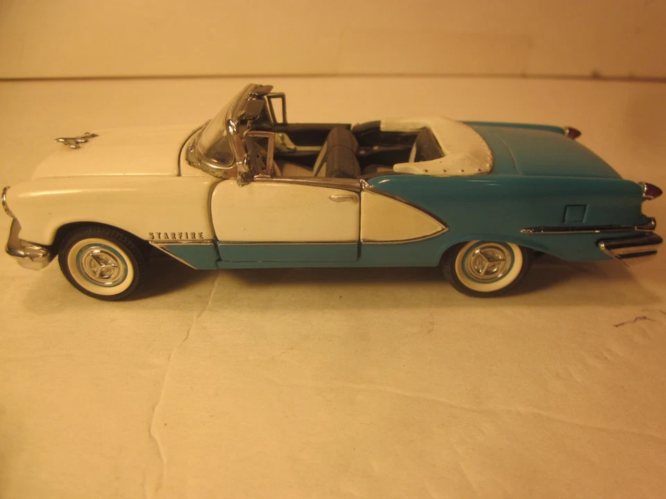 FRANKLIN  MINT 1/43 DIECAST "1956 OLDSMOBILE STARFIRE CONV., CLASSIC '50s SERIES - Image 1 of 4