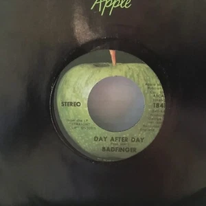 Badfinger, Day After Day / Money, vinyl 45 (US, Apple, 1971), M-- - Picture 1 of 2