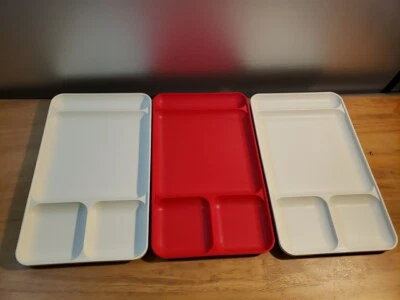 3 Vintage Tupperware, Divided Trays Picnic/Camping Lunch TV- Red & Off White E-1 - Image 1 of 4
