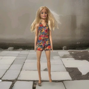 Mattel Barbie Doll 2015 articulated legs Colorful outfit C260 - Picture 1 of 9