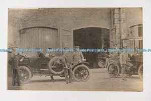 C030677 Uniformes militares hombres con vehículos coches 1916 - Imagen 1 de 4