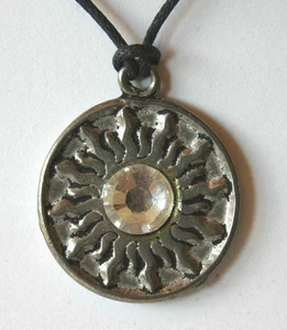 Feng Shui Anhänger Magie Zauber Amulett Schmuck Geister Yin und Yang Kristall - Picture 1 of 3