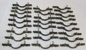 Lotto 26 maniglie per armadi tono ottone lunghe 5" 3" su fori per viti centrali. - Foto 1 di 10