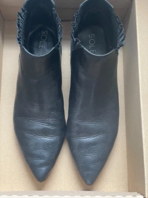 Sole Society ankle boots 8.5 black leather, flat, pointy, Punk, New Wave, Go-Go - Image 1 of 4