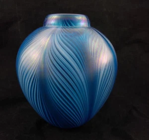 5.25" Maytum Studios Vintage 1988 Iridescent Art Glass Vase Blue Feather Pull - Picture 1 of 11