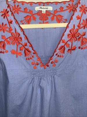 Vestido Madewell Bordado MEDIANO Bolsillos Manga Corta Cuello en V Acanalado Relajado Foto 1 de 4