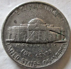 1984-D JEFFERSON NICKEL, REVERSE STRUCK THROUGH STAPLE ERROR, VF/XF, CIRCULATED - Picture 1 of 3