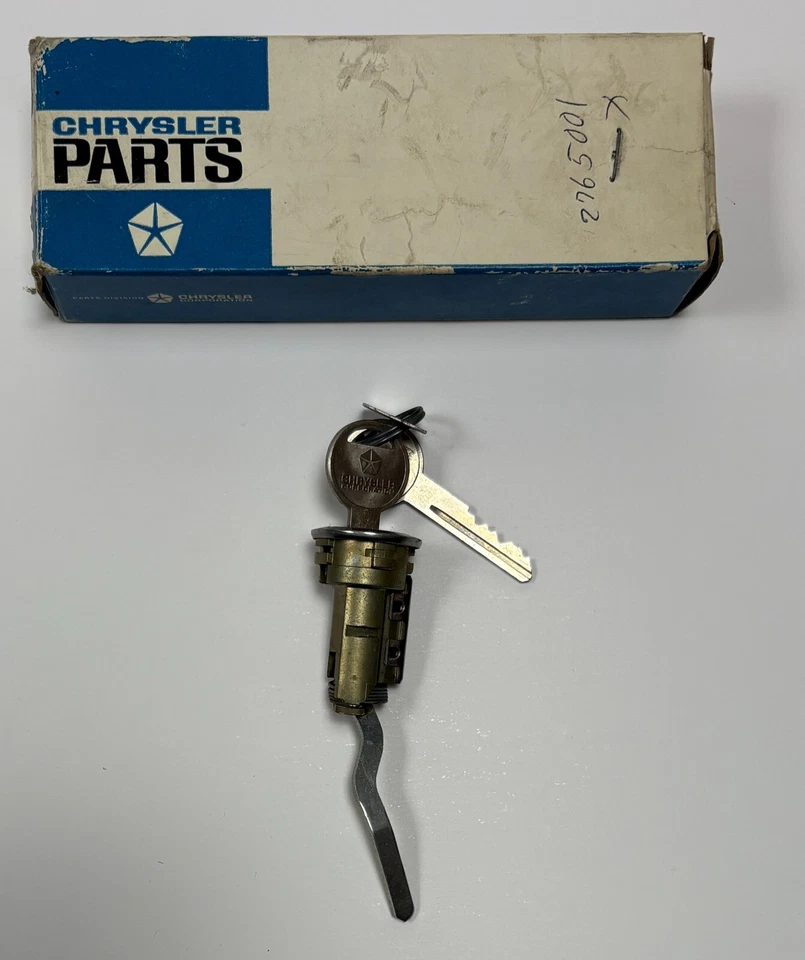 Cerradura y llave de tapa de cubierta de stock antiguo nuevo para modelos 1966 Mopar #2765001 Foto 1 de 1