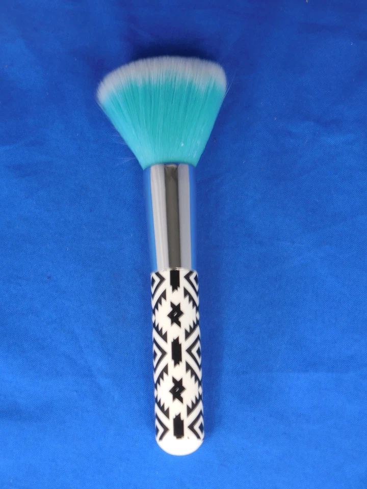 essence POWDER BRUSH PROFI-PUDERPINSEL f. KOMPAKTPUDER. 1014 - Bild 1 von 2