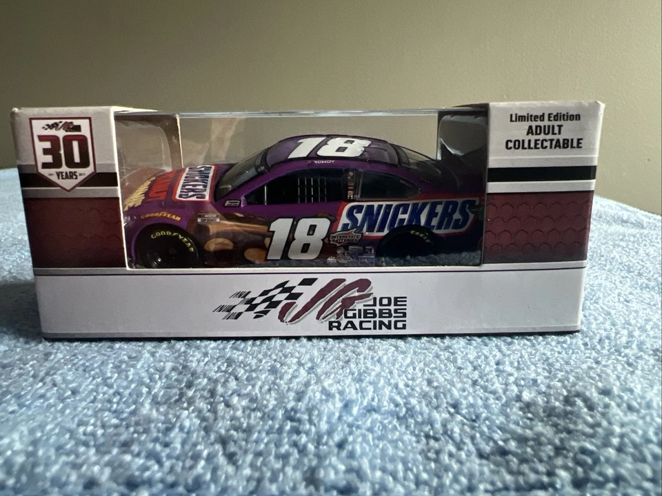 2021 Lionel Kyle Busch # 18 Snicker's Peanut Brownie 1/64th