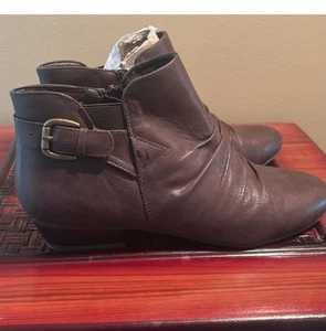 Kim Rogers “Tess” Ankle Booties Chestnut Faux Leather Buckle Accent Boot Sz 8 - Picture 1 of 4