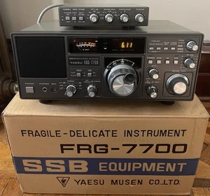 Vintage Yaesu FRG-7700 Short Wave Receiver, FRT-7700 Antenna Tuner & Memory Unit - Zdjęcie 1 z 10