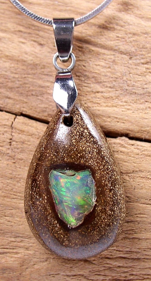 OPAL EDELOPAL BOULDER MATRIX OPAL + silberfarbener  Kettenanhänger FARBSPIEL !!! - Bild 1 von 1