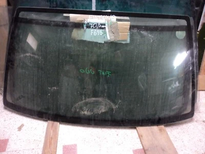 F695 - WINDSCREEN FIAT UNO - H 70.5 cm - WINDSHIELD WINDSCREEN  - Image 1 of 2