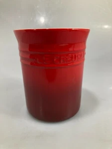 Utensilio de gres rojo Le Creuset 05,02 vajilla 6" de alto x 4,5" de diámetro - Imagen 1 de 5