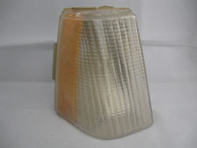 Luz de señal de giro de estacionamiento esquina derecha Ford Escort 1981-1985 OEM EIEB-13215-AE Foto 1 de 4