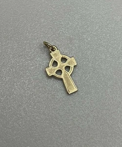 Bellissimo ciondolo croce celtica James Avery in oro giallo massiccio 14 carati in pensione - Foto 1 di 7