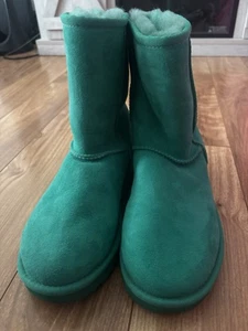 UGG Classic Short II Emerald Green 1016223 Women's Size6 Boots Shearling Lining - Picture 1 of 8