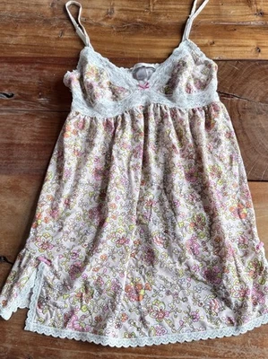 Camisón Babydoll Victoria Secret Años 70 Rosa Ambiente Floral Mediano Usado en Excelente Condición Foto 1 de 4