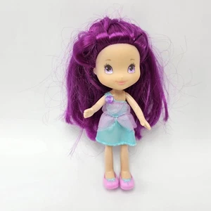 Strawberry Shortcake Plum Pudding Doll 2010 Berry Bitty Hubworld Purple 6" Vinyl - Picture 1 of 7