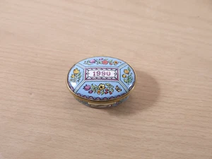 Caja esmaltada Halcyon Days - 1990 - "Un año para recordar" hecha en Inglaterra en muy buena condición - Imagen 1 de 10